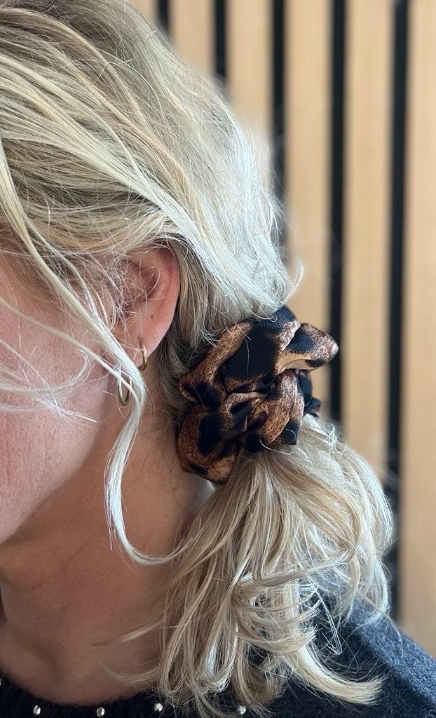 Scrunchie i leopardprint