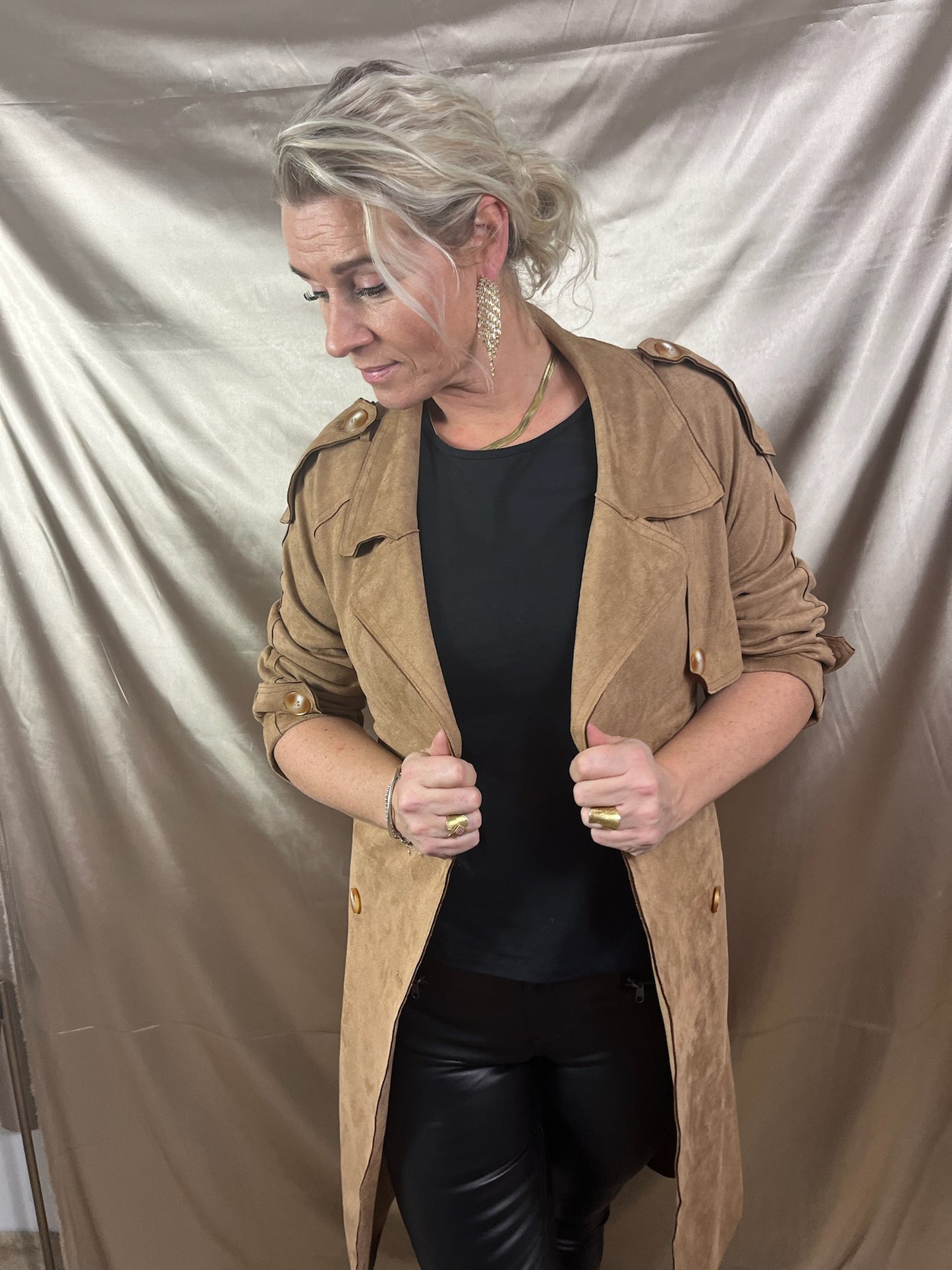 Elegant Suede trenchcoat med taljebælte